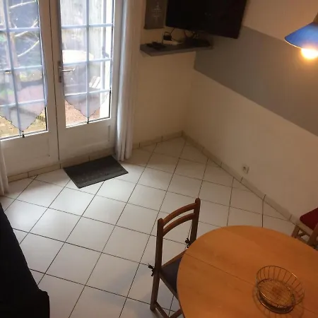 En Duplex A Deux Pas De La Avec Jardin - Fr-1-712-24 Villers-sur-Mer