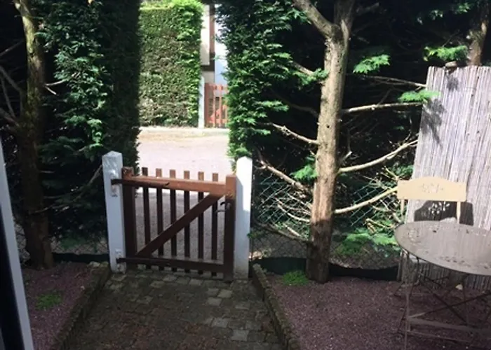 En Duplex A Deux Pas De La Avec Jardin - Fr-1-712-24