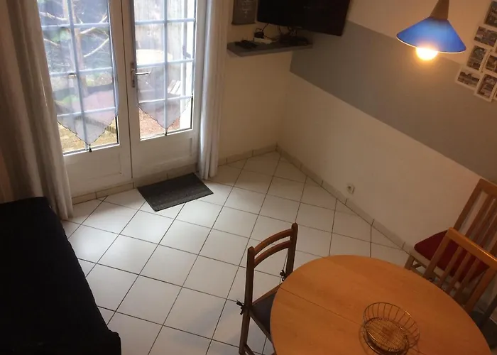 En Duplex A Deux Pas De La Avec Jardin - Fr-1-712-24 Villers-sur-Mer